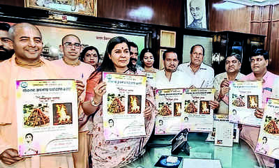 Greater’s green drive: Cow dung logs this Holika Dahan