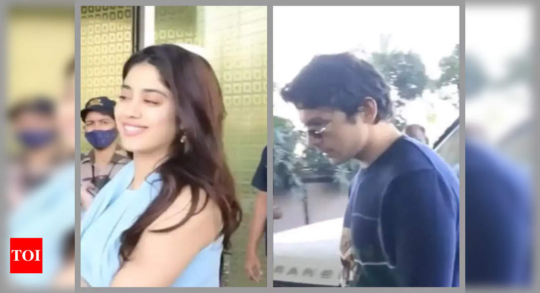 Janhvi Kapoor heads for a family vacation with Boney and Khushi Kapoor; boyfriend Shikhar Pahariya joins them – WATCH video – Times of India ►