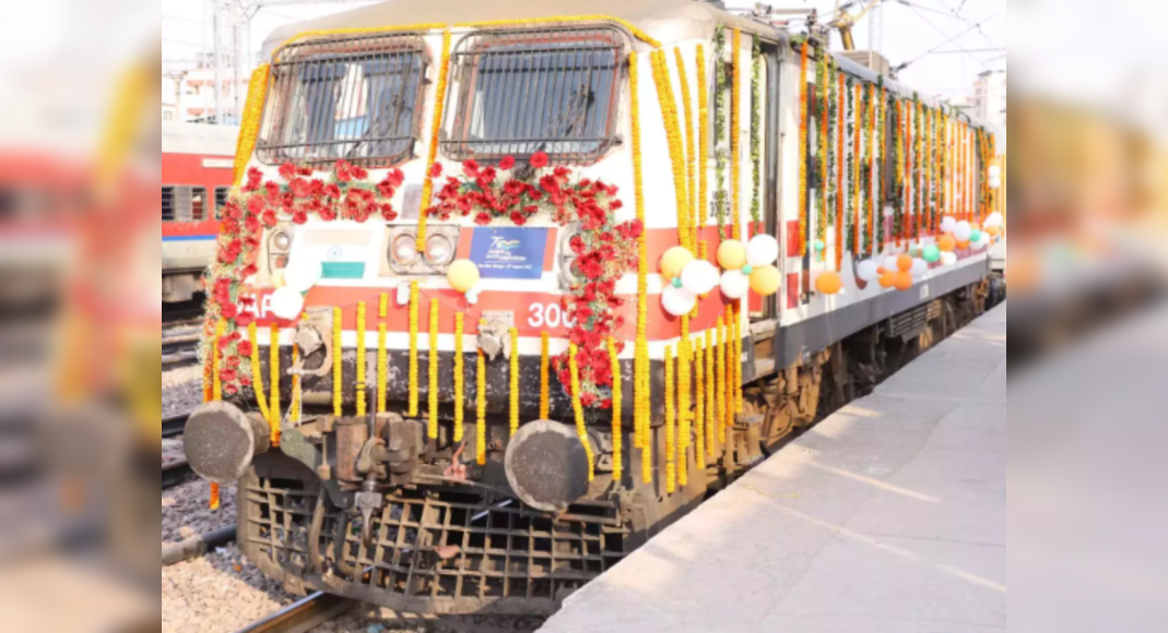 Garvi Gujarat Tourist train flagged off from Delhi; 10 more to be launched soon