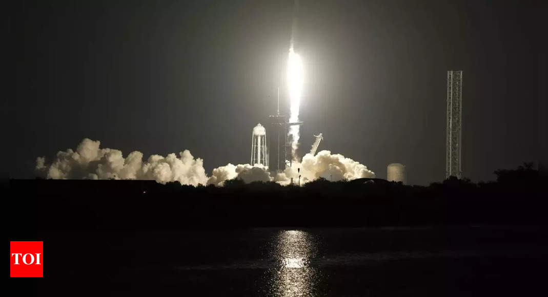 Uae: SpaceX launches US, Russia, UAE astronauts to space station – Times of India