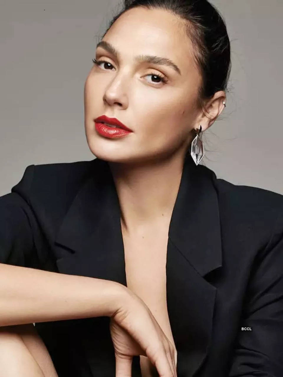 Gal Gadot shakes up the internet | TOIPhotogallery