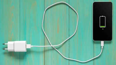 Fast Charger For Mobile Phones To Keep Them Charged All The Time