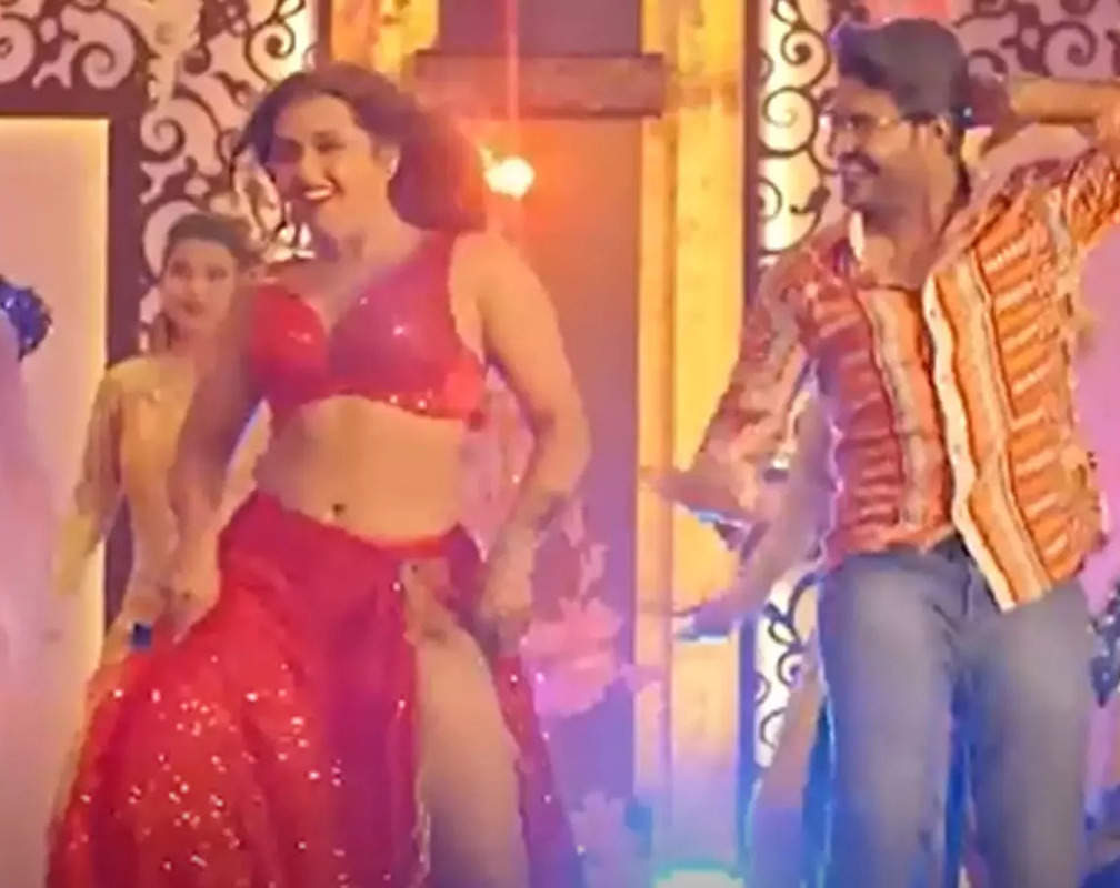 
Kajal Raghwani’s sizzling dance number with Pradeep Pandey trends on the internet
