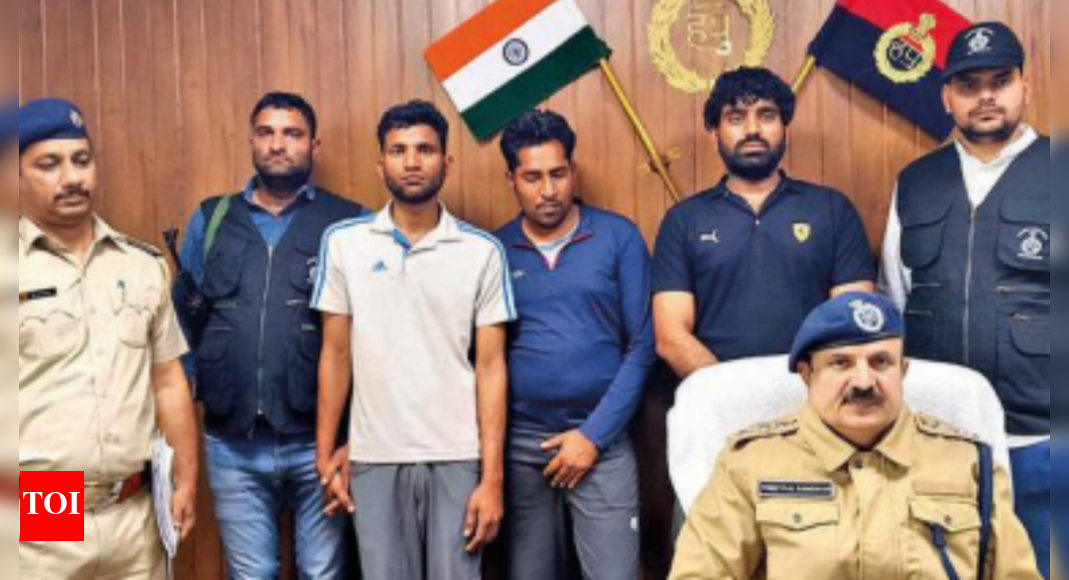 gurgaon-crime-news-removed-from-whatsapp-group-3-fire-at-admin-in