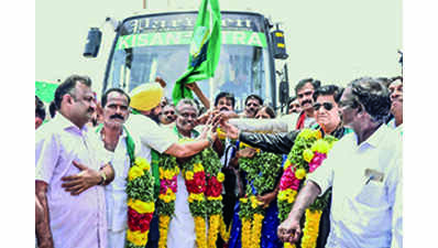 Farmers Launch Delhi Trip With 10 Demands | Madurai News - Times of India