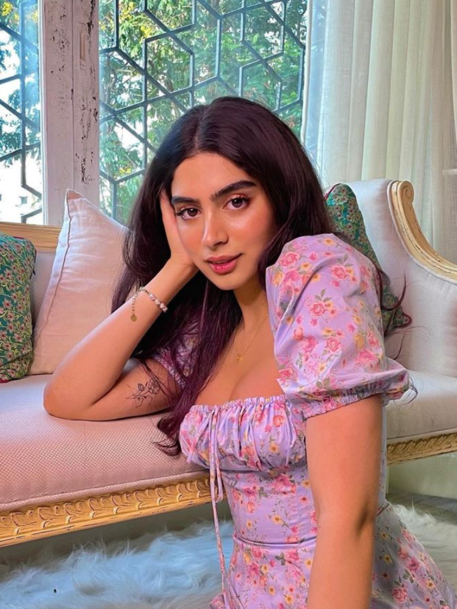 latest-outfit-ideas-gen-z-fashion-trends-inspired-by-bollywood-star
