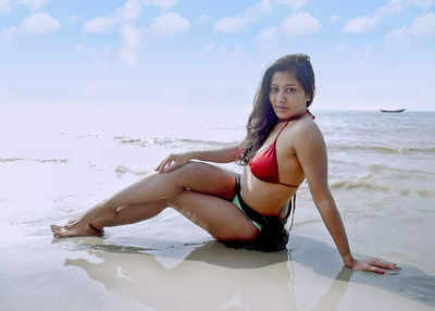 Watch: Payel Sarkar dances on Honey Singh-Neha Kakkar’s song ‘Sunny Sunny’, stuns all in her sizzling bikini look