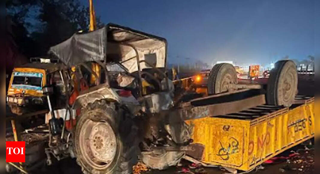 4 killed, 15 injured as tractor-trolley overturns after being hit by ...