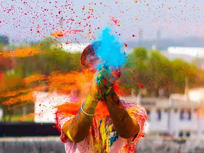 happy holi gift image