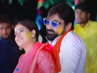 Raju Singh Mahi and Ayushi Tiwari shows their amazing chemistry in the new Holi song 'Tap Tap Bheege Kamariya'