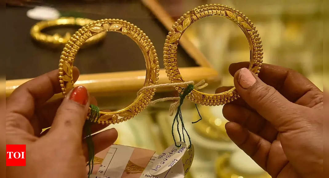 Sale of gold jewellery and gold artefacts hallmarked without six-digit code to be banned from April 1 – Times of India