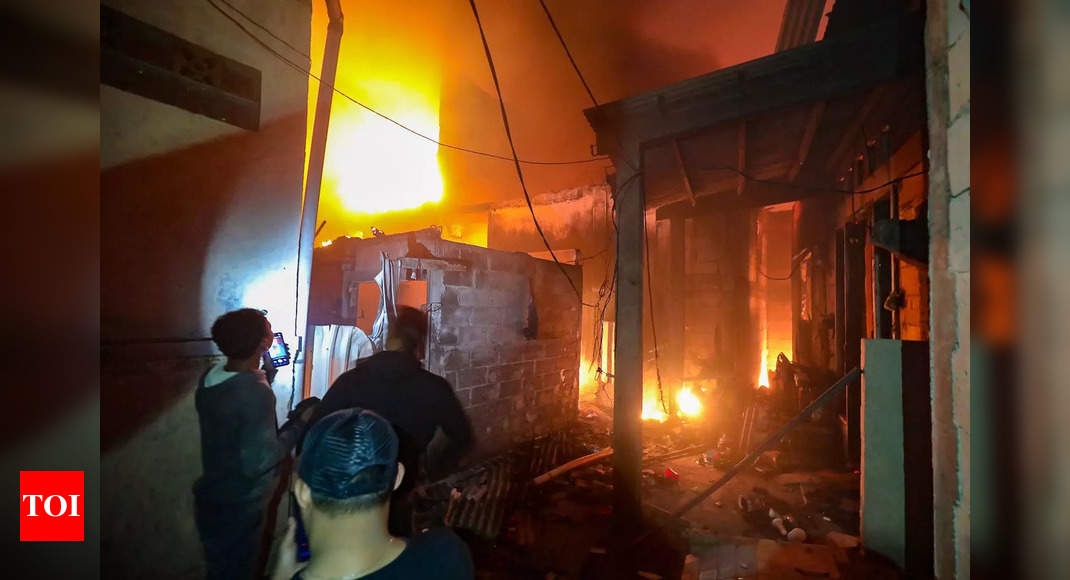 Un incendie dans un dépôt pétrolier indonésien fait 17 morts et des milliers d’évacuations