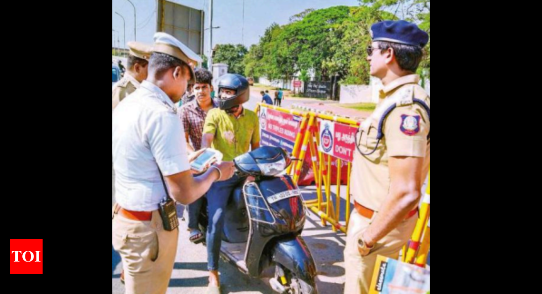 Chennai cops to capture traffic offences on their phones | Chennai News ...