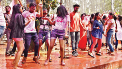 Adopt safe approach to play Holi and prevent virus spike in Nagpur, say doctors