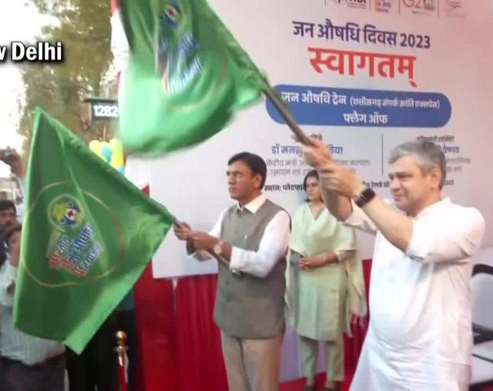 
Mansukh Mandaviya, Ashwini Vaishnaw flag off ‘Jan Aushadhi Train’
