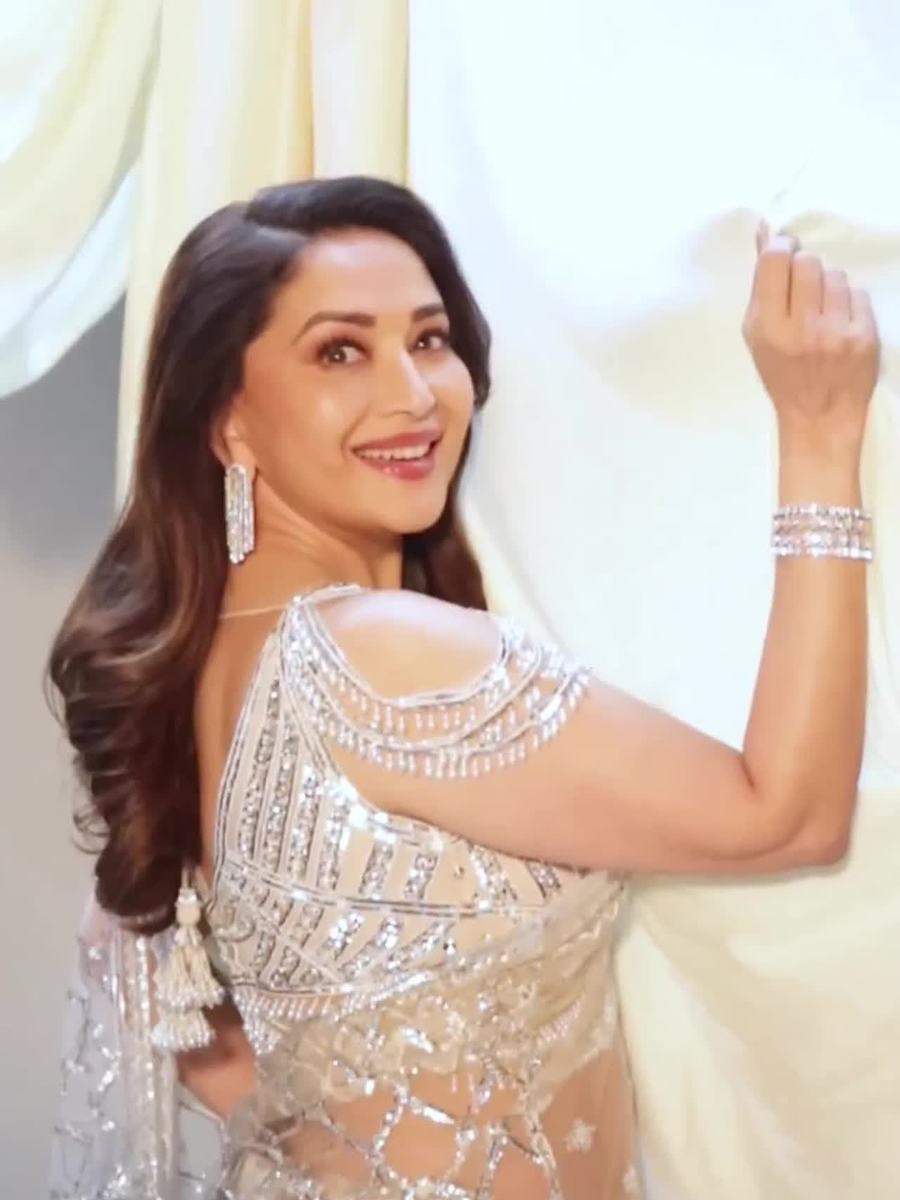 Hottest Sari Looks Of Madhuri Dixit Nene Trendradars India 