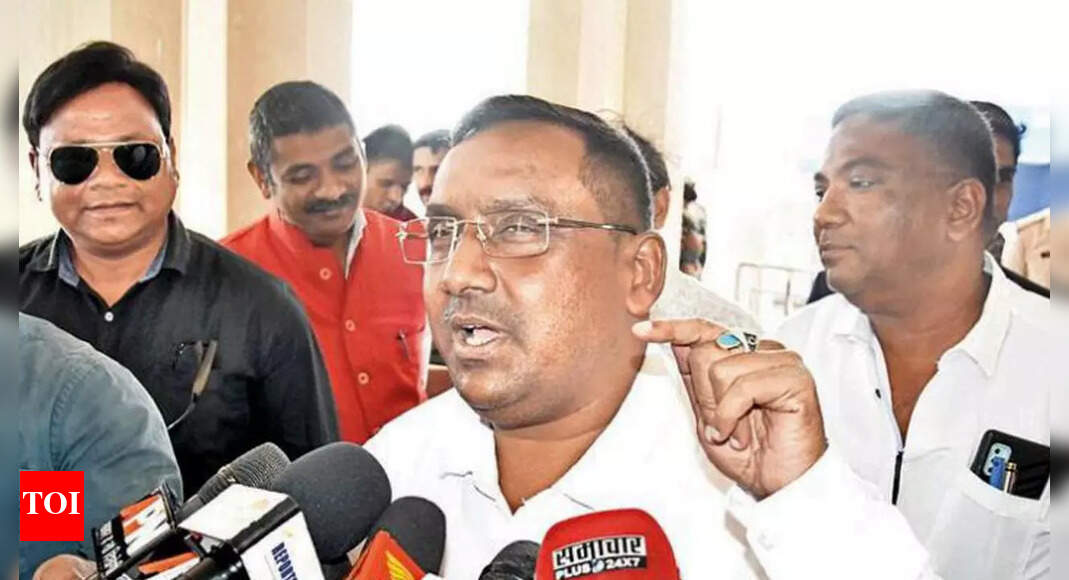 बर्ड फ्लू पर ‘गैरजिम्मेदाराना’ चुटकी से झारखंड के स्वास्थ्य मंत्री बन्ना गुप्ता |  रांची समाचार – टाइम्स ऑफ इंडिया