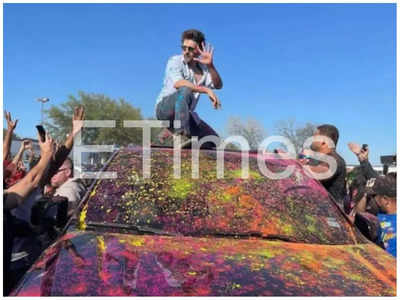 Kartik Aaryan celebrates Holi with a hysterical crowd in Dallas, USA