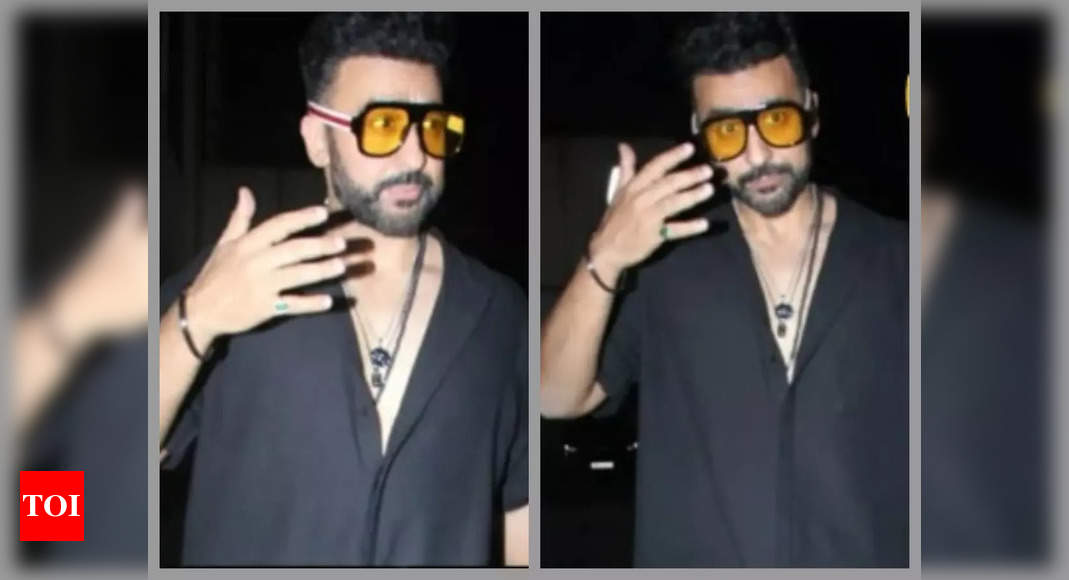 Raj Kundra spotted without wearing any face mask in public for the first time since pornography case – Times of India