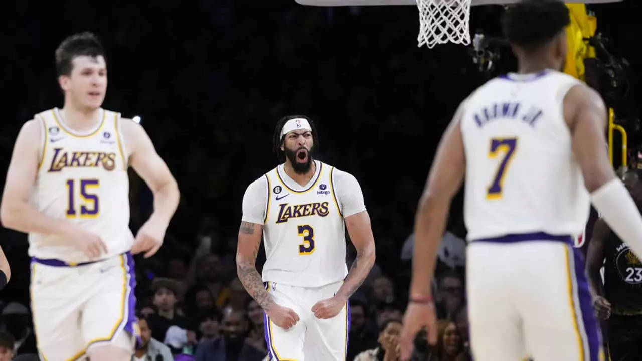 LeBron James Has 33, Anthony Davis 4 Blocks in Return, Lakers Beat