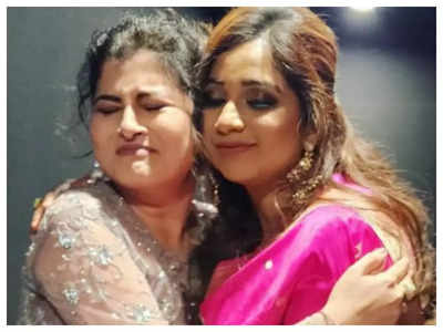 Savaniee Ravindrra has a fan moment with Shreya Ghoshal; says, 'You have been and will always be an inspiration to me!'