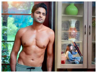 ‘Circuitt’: Vaibhav Tatwawadi raises the temperature as he drops a shirtless BTS picture from the sets of Madhur Bhandarkar's film