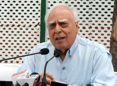CBI heat on Lalu to pressurise Tejashwi: Kapil Sibal