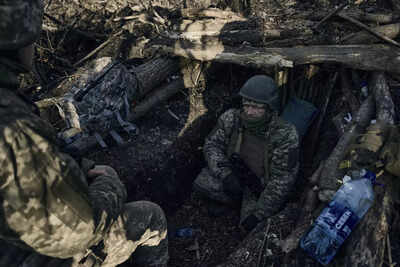 Ukraine moves to fortify embattled Bakhmut as Russia closes in