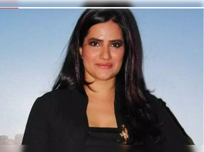 Sona Mohapatra comes clean on her 'opportunistic women' tweet, says it should not be looked as mere digs on people | Hindi Movie News - Times of India Sona Mohapatra comes clean on her 'opportunistic women' tweet, says it should not be looked as mere digs on people | Hindi Movie News - Times of India