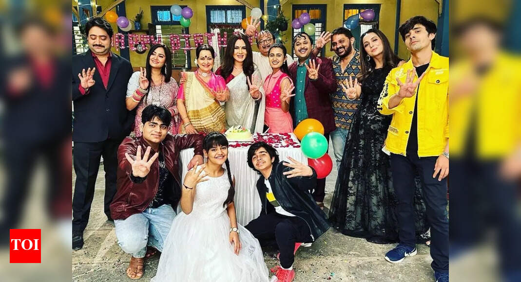 'Happu Ki Ultan Paltan' cast celebrates serial completing four years ...