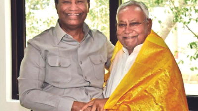 DMK MP T R Baalu travels to Bihar, hands over to Nitish Kumar M K Stalin's report on migrants