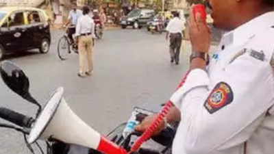 Man thrashes traffic cop for towing away friend's scooter in Mumbai