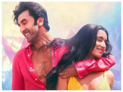 LIVE: Fans rave about Kartik Aaryan's cameo in TJMM