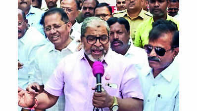 Declined KCR’s offer to join third front: Raju Shetti