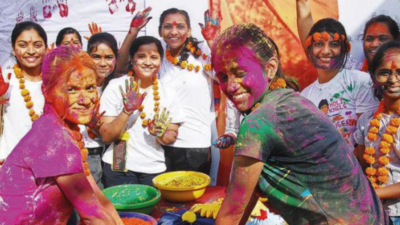 In Belagavi, politicians host Holi events to woo voters