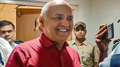Dispel view that Sisodia's arrest was a political one: Kerala CM Pinarayi Vijayan