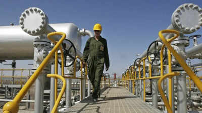Ukraine war: India's oil deals with Russia dent decades-old dollar dominance