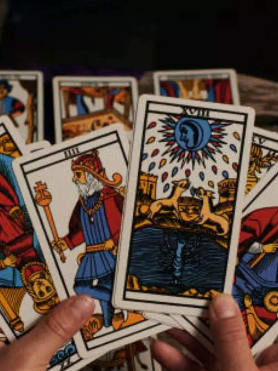 Daily Predictions Cards predict romantic life to be prosperous; Tarot