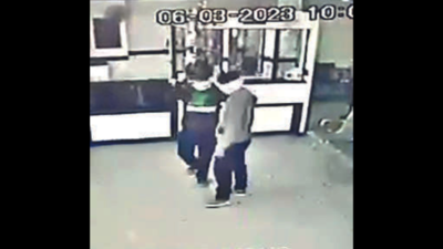 Cops yet to track armed men who fled with Rs 11 lakh from bank