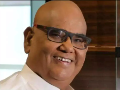 When Satish Kaushik was grooving with Sonu Nigam