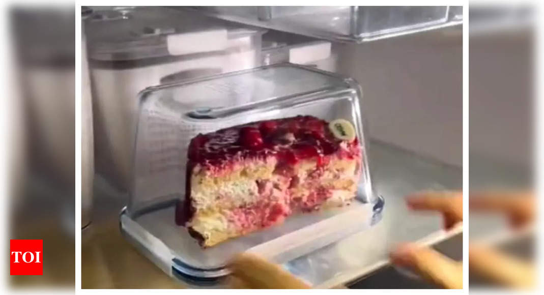 Wanna store cake in a container but don't want to dig it out later? Flip a  tupperware upside down and use the lid as the bottom. : r/lifehacks