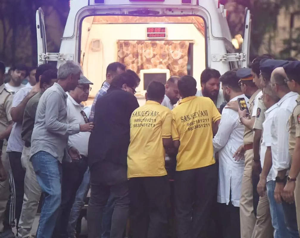 
Watch: Satish Kaushik’s mortal remains arrive at his Mumbai residence

