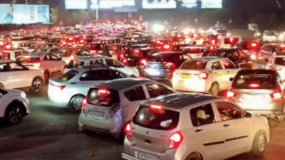 Flyover clears up snarls in Ashram, but traffic clogs DND loop to Noida