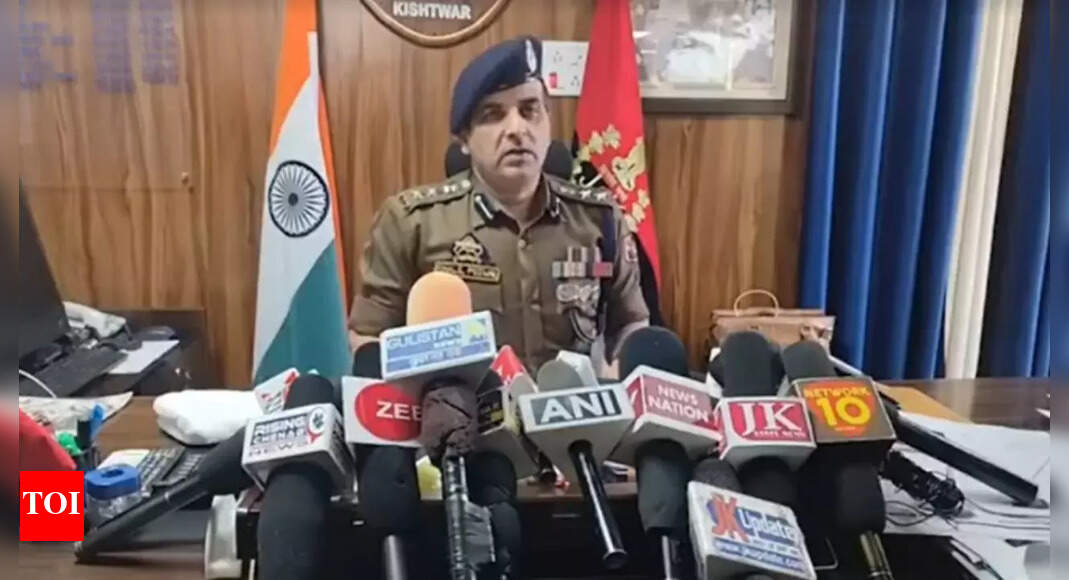 Police searches houses of six alleged drug peddlers in Jammu and ...