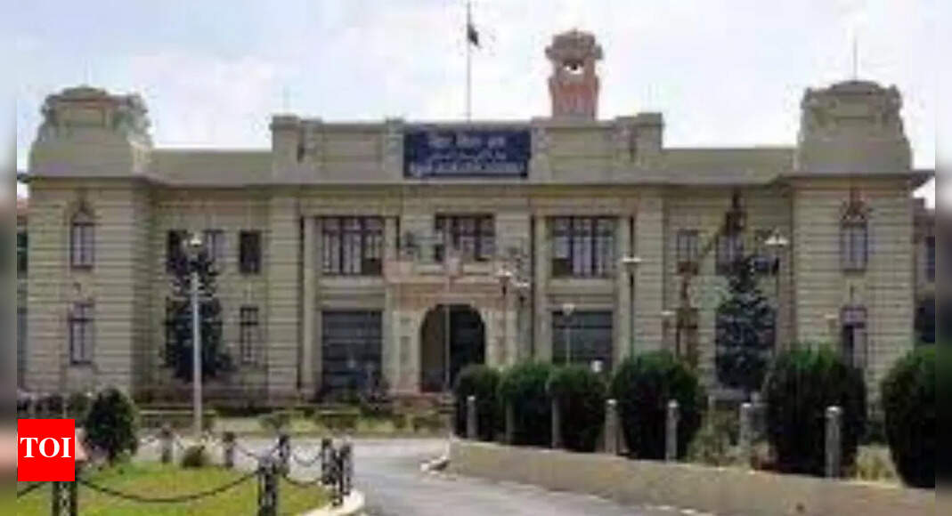 20 candidates file nomination for three teachers' and two graduates