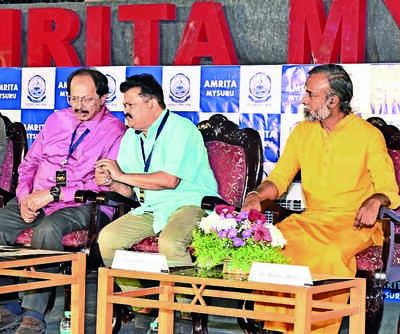 Nagathihalli gives tips to budding filmmakers