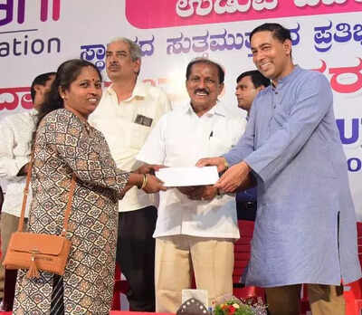 Adani Foundation gives away Rs 20 lakh scholarship to 755 students