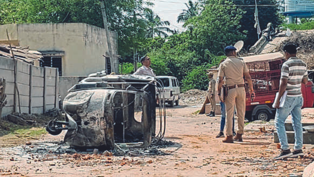 Fight over crackers sparks communal riot near Vadodara | Vadodara News -  Times of India