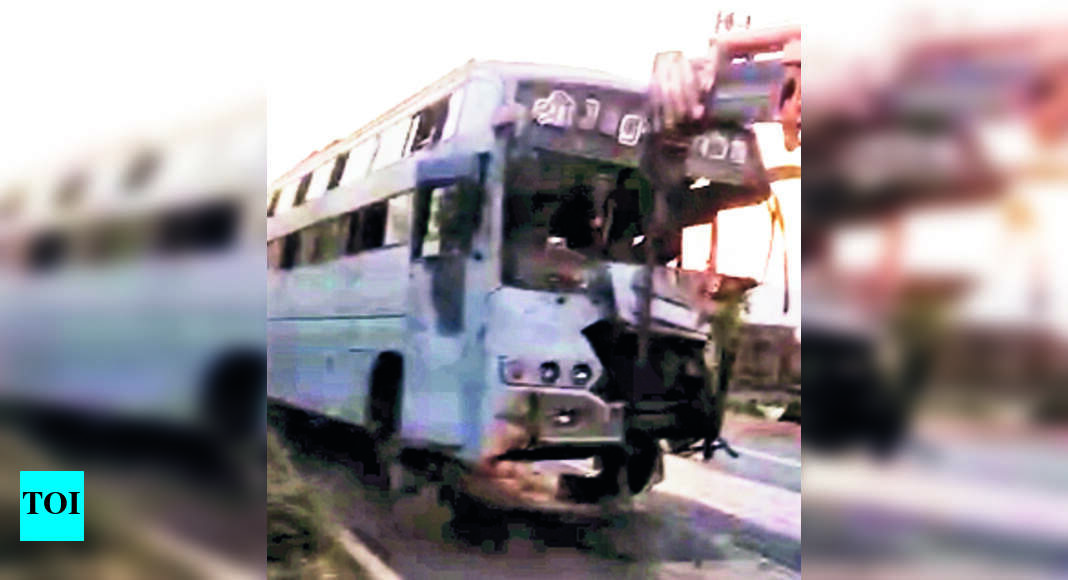 2 From Up Killed, 6 Injured As Bus Hits Divider In Bharatpur | Jaipur ...
