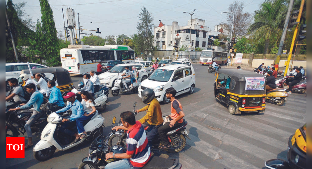 Right turn at Golibar Maidan Chowk a poll pitch for Pune Cantonment ...